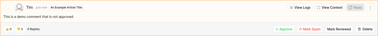 Ein einzelner Kommentar in der Moderationsliste, mit dem Button „Kommentar anzeigen“ in der rechten unteren Ecke